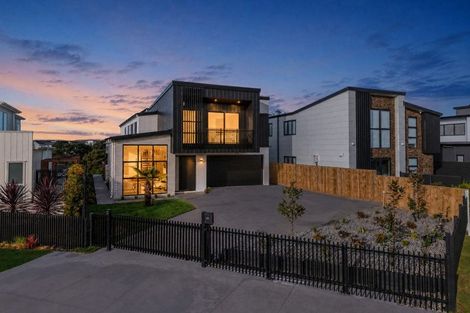 Photo of property in 18 Pukeko Road, Hobsonville, 0616