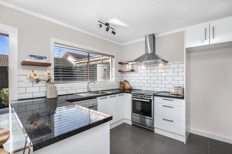 Photo of property in 4/8 Wood Street, Papakura, 2110