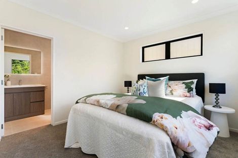 Photo of property in 35 Taipahitini Road, Rosehill, 2113