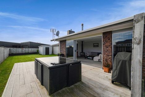 Photo of property in 100 Pembroke Road West, Pembroke, Stratford, 4332