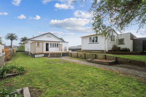 Photo of property in 32 Mellsop Avenue, Waiuku, 2123