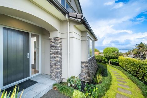 Photo of property in 2 Oakpark Place, West Harbour, Auckland, 0618