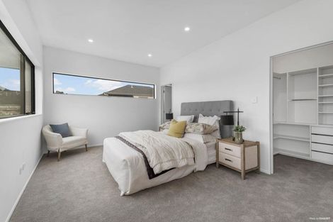 Photo of property in 10 Celestial Crescent, Orewa, 0931