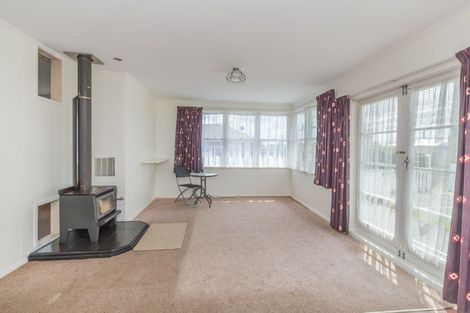 Photo of property in 17 Kauri Street, Levin, 5510