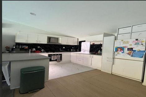 Photo of property in 24 Bond Crescent, Forrest Hill, Auckland, 0620