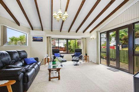 Photo of property in 78 Victory Crescent, Tawa, Wellington, 5028