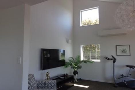 Photo of property in 18 Marina View Drive, West Harbour, Auckland, 0618