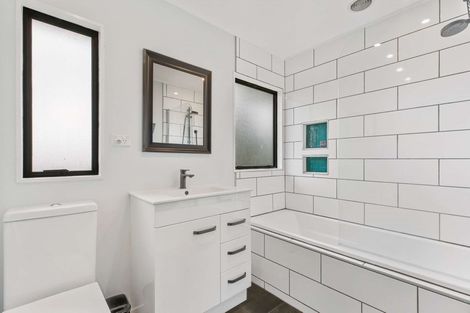 Photo of property in 2/7 Maywood Crescent, Glen Eden, Auckland, 0602