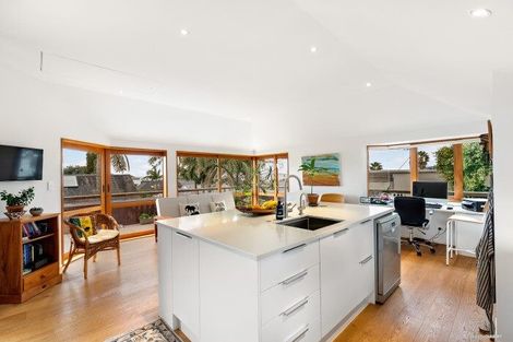 Photo of property in 27a Saltburn Road, Milford, Auckland, 0620
