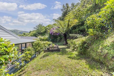 Photo of property in 6 Sasanqua Way, Crofton Downs, Wellington, 6035