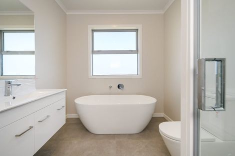 Photo of property in 49 Atlantic Drive, Fitzherbert, Palmerston North, 4410