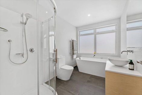 Photo of property in 2 Laing Place, Otumoetai, Tauranga, 3110