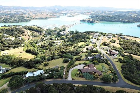 Photo of property in 86 Brick Bay Drive, Sandspit, Warkworth, 0982