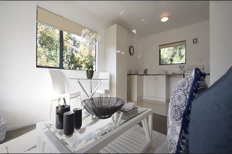 Photo of property in 8a Gossamer Drive, Pakuranga Heights, Auckland, 2010