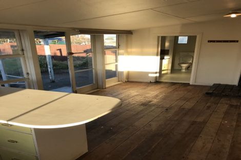 Photo of property in 16 Egmont Street, Castlecliff, Whanganui, 4501