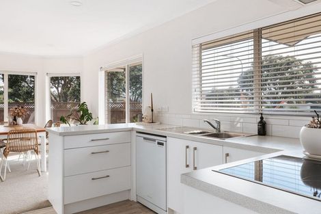 Photo of property in 142 Evans Road, Papamoa Beach, Papamoa, 3118