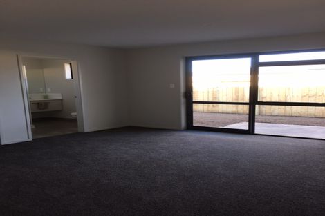 Photo of property in 18 Cupples Street, Papamoa Beach, Papamoa, 3118