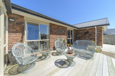 Photo of property in 11 Chestnut Close, Kelvin Grove, Palmerston North, 4414