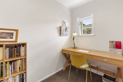 Photo of property in 1/11 Roberts Avenue, Bayswater, Auckland, 0622