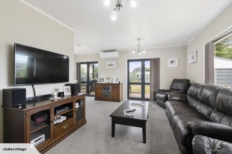 Photo of property in 71 Rhodes Drive, Kelvin Grove, Palmerston North, 4414