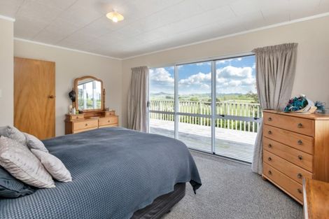 Photo of property in 18 Marohemo Road, Maungaturoto, 0583