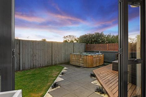 Photo of property in 8 Taurus Place, Kawaha Point, Rotorua, 3010