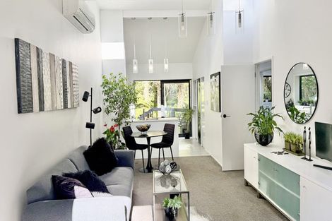 Photo of property in 1/9a Wyvern Place, Glenfield, Auckland, 0629