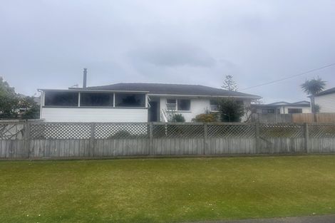 Photo of property in 2a Chapman Road, Te Atatu Peninsula, Auckland, 0610