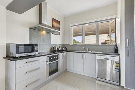 Photo of property in 102 Wallace Road, Papatoetoe, Auckland, 2025
