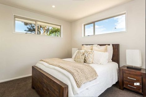 Photo of property in 32 Ambleside Drive, Burnside, Christchurch, 8053