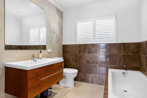 Photo of property in 8a Tipau Street, Torbay, Auckland, 0630