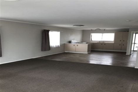 Photo of property in 4 Dungarvon Place, Clendon Park, Auckland, 2103