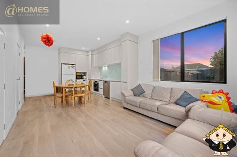 Photo of property in 5e Beach Road, Te Atatu Peninsula, 0610