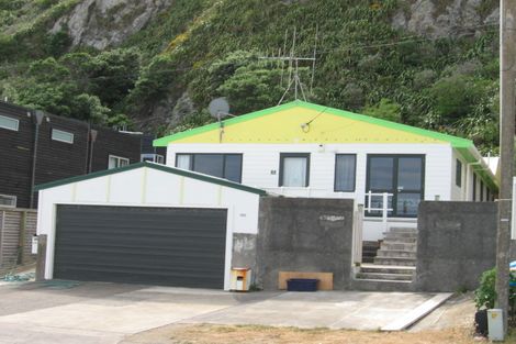 Photo of property in 392 The Esplanade, Island Bay, Wellington, 6023