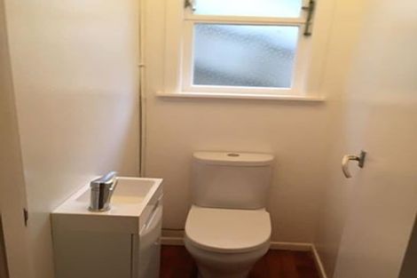 Photo of property in 221a Karori Road, Karori, Wellington, 6012