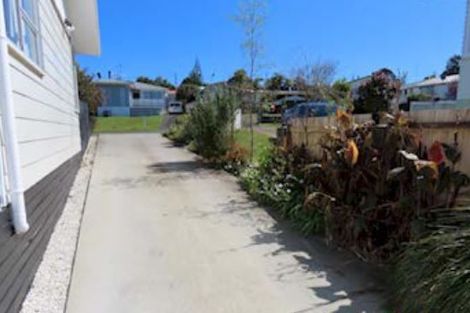 Photo of property in 3 Blue Way, Glendene, Auckland, 0602