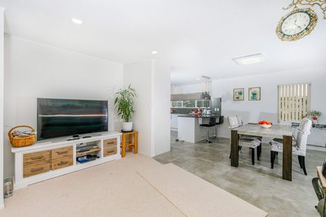 Photo of property in 4 Shannon Place, Torbay, Auckland, 0630