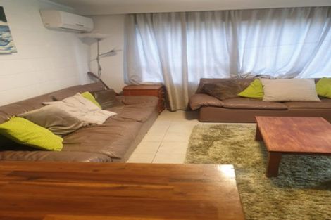 Photo of property in 15 Barker Rise, Northcross, Auckland, 0632