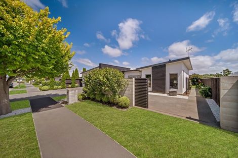 Photo of property in 9 Crown Close, Prebbleton, 7604