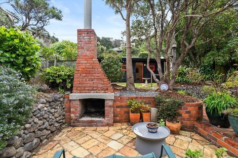 Photo of property in 10 Ferry Street, Seatoun, Wellington, 6022