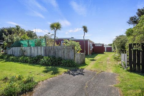Photo of property in 9 Duncan Street, Waikawa Beach, Levin, 5573