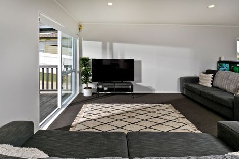 Photo of property in 55 Triangle Road, Massey, Auckland, 0614