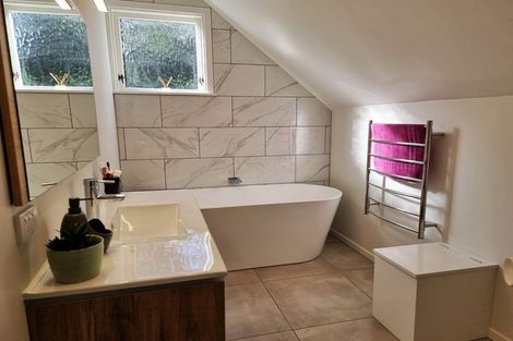 Photo of property in 14 Freemans Way, Pinehaven, Upper Hutt, 5019