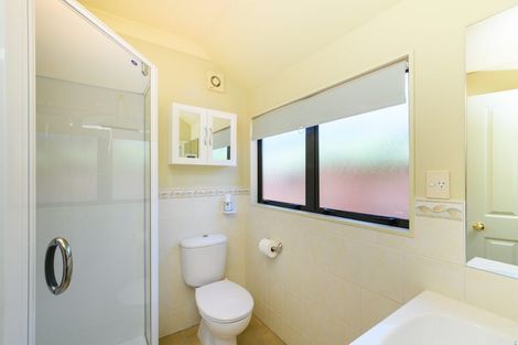 Photo of property in 11 La Lena Grove, Fitzherbert, Palmerston North, 4410