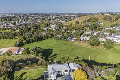 Photo of property in 97d Pioneer Road, Moturoa, New Plymouth, 4310