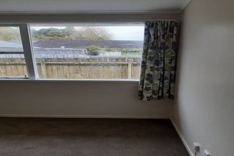 Photo of property in 2/77 Sylvia Road, Hillcrest, Auckland, 0627