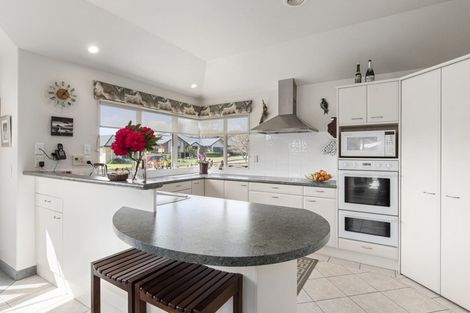 Photo of property in 16 Harry Shaw Way, Raumati South, Paraparaumu, 5032