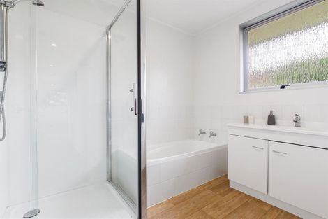 Photo of property in 2/51 Ambleside Drive, Burnside, Christchurch, 8053