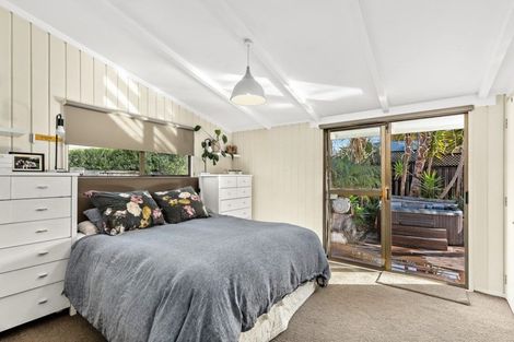 Photo of property in 2/12 Westbourne Road, Murrays Bay, Auckland, 0630