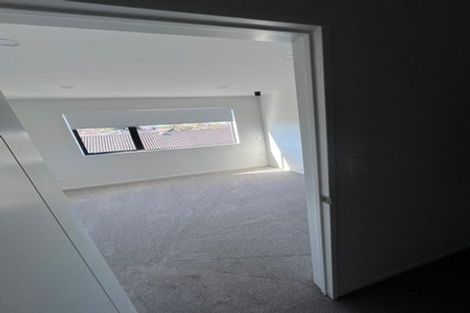 Photo of property in 31 Booralee Avenue, Botany Downs, Auckland, 2010